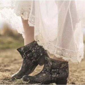 FREEBIRD by Steven Phlow Black Gold Metallic Harness Leather Ankle Boot Size 10M